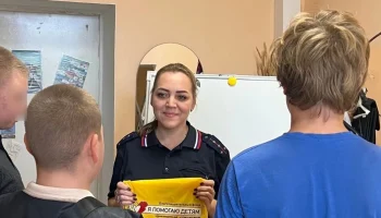 В Губахе полицейские помогли юным жителям собраться в школу