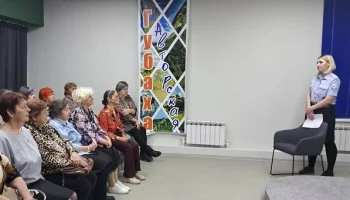 В Губахе полицейские и общественники провели правовой марафон для старшего поколения