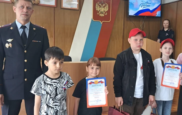 В МО МВД России &laquo;Губахинский&raquo; прошло торжественное мероприятие, посвящённое Дню России