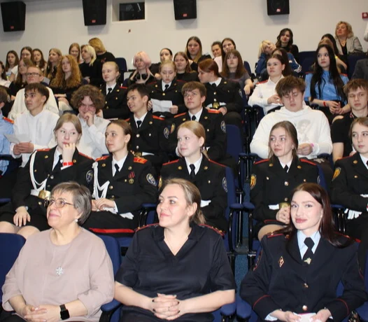 Полицейские и общественники приняли участие в молодежном форуме «ПРОбезопасность» Полицейские и общественники приняли участие в молодежном форуме «ПРОбезопасность»