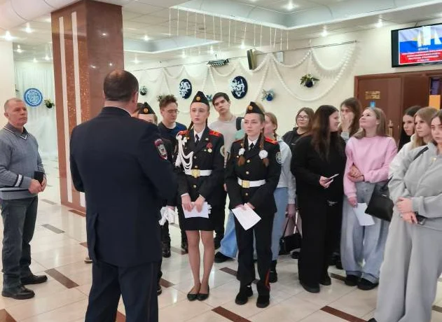 Губахинские студенты в рамках акции &laquo;Студенческий десант&raquo; познакомились с профессией полицейского