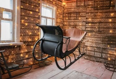 Уникальная зимняя выставка в Тарусе - более 400 саней и их удивительные истории