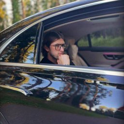 Столичный парикмахер-стилист Александр Данилов меняет образы своих клиентов