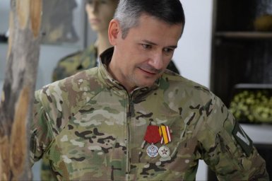 Центр патриотического воспитания получил артефакты с СВО от офицера Игоря Гончарова